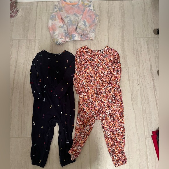 2 old navy jumpers and cat and jack sweat shirt - Picture 1 of 4